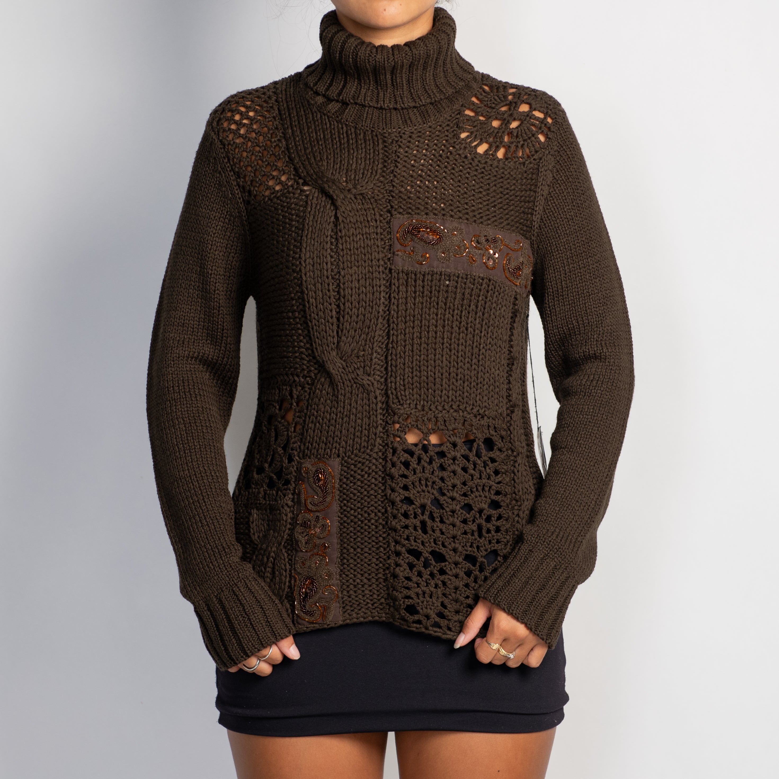 BROWN TURTLENECK SWEATER