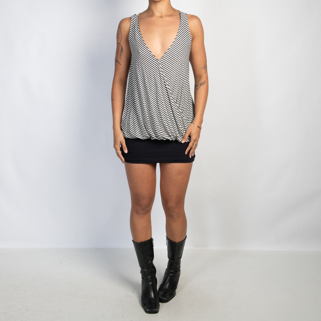 STRIPE CROSSOVER TOP
