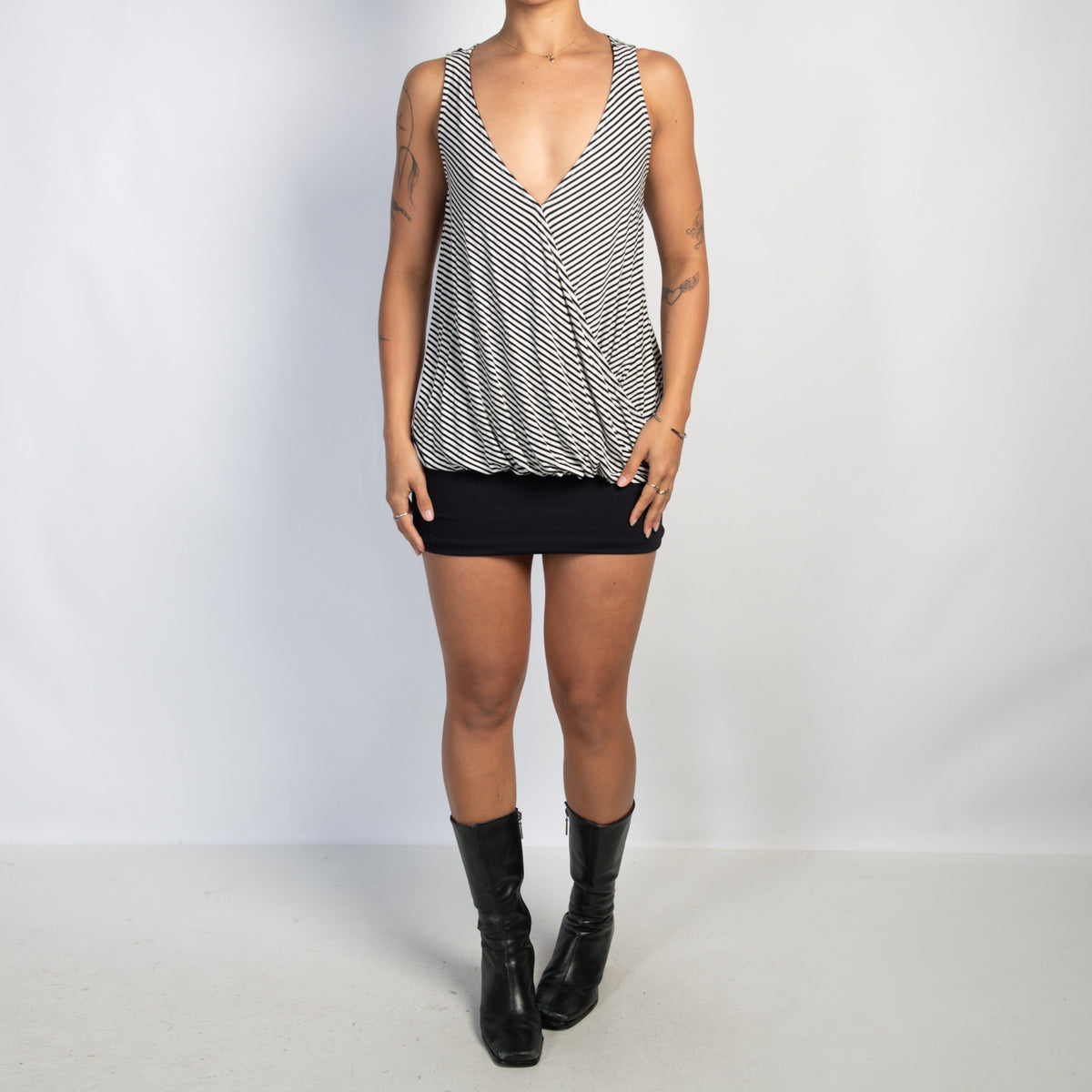 STRIPE CROSSOVER TOP