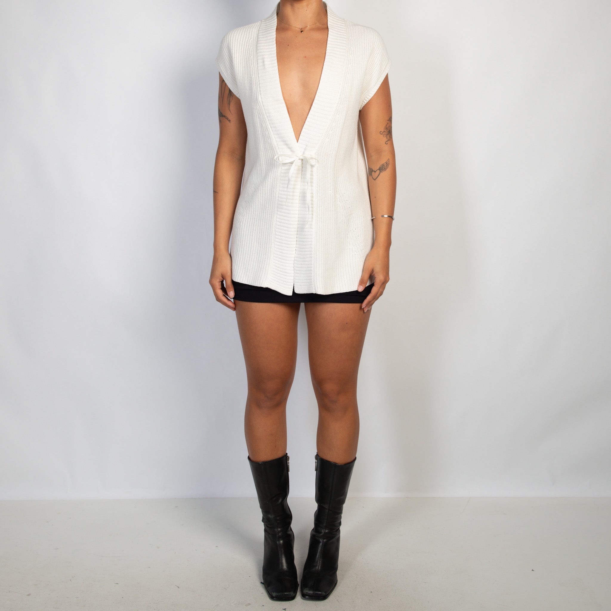 WHITE KNIT TIE FRONT TOP