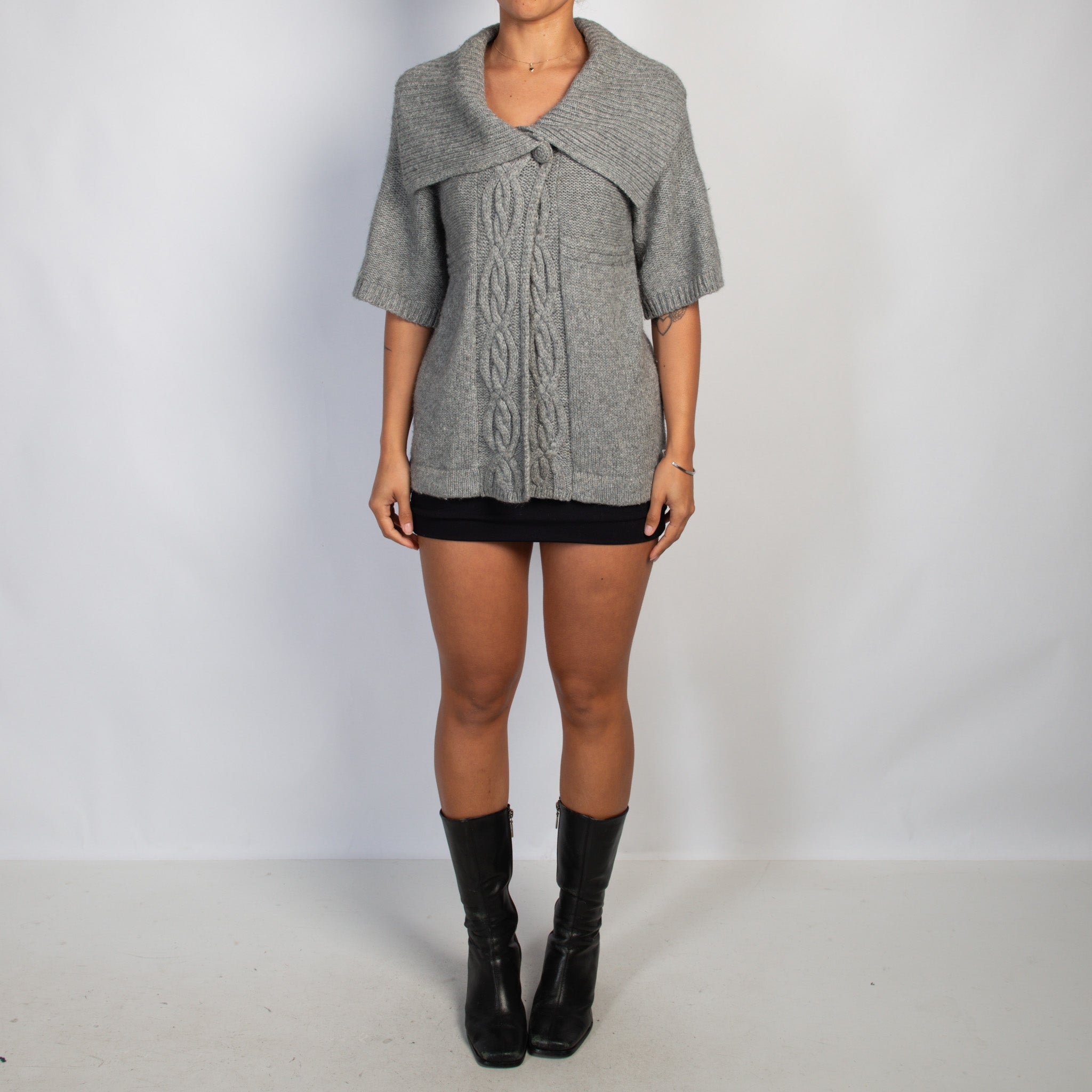 GREY SHORT SLEEVE CARDIGAN