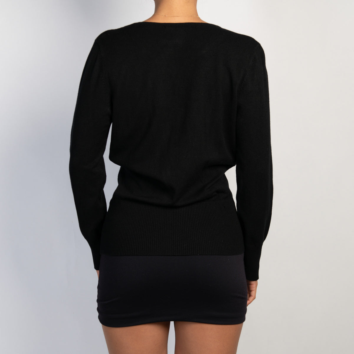 BLACK CROSSOVER TOP