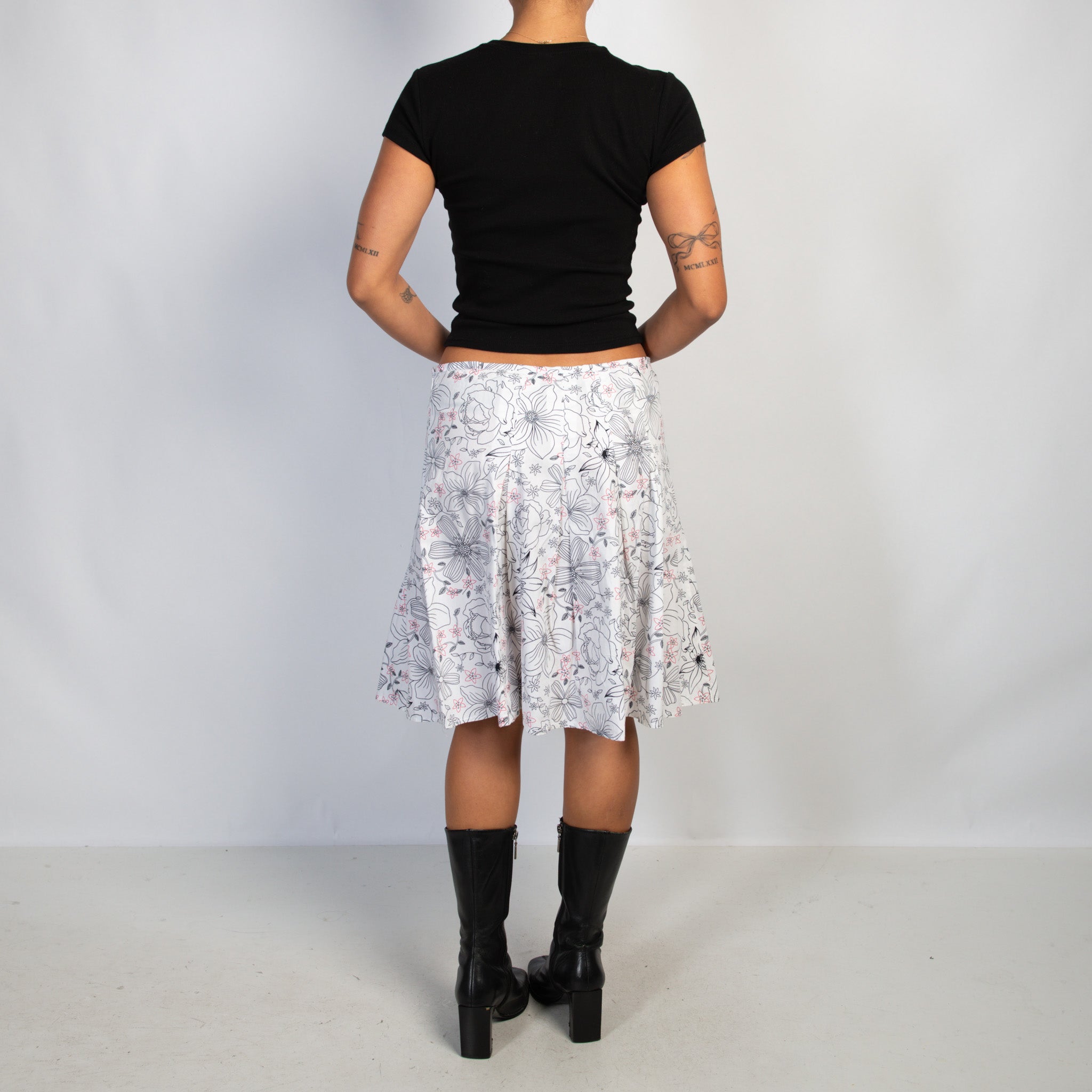 WHITE FLORAL SKIRT