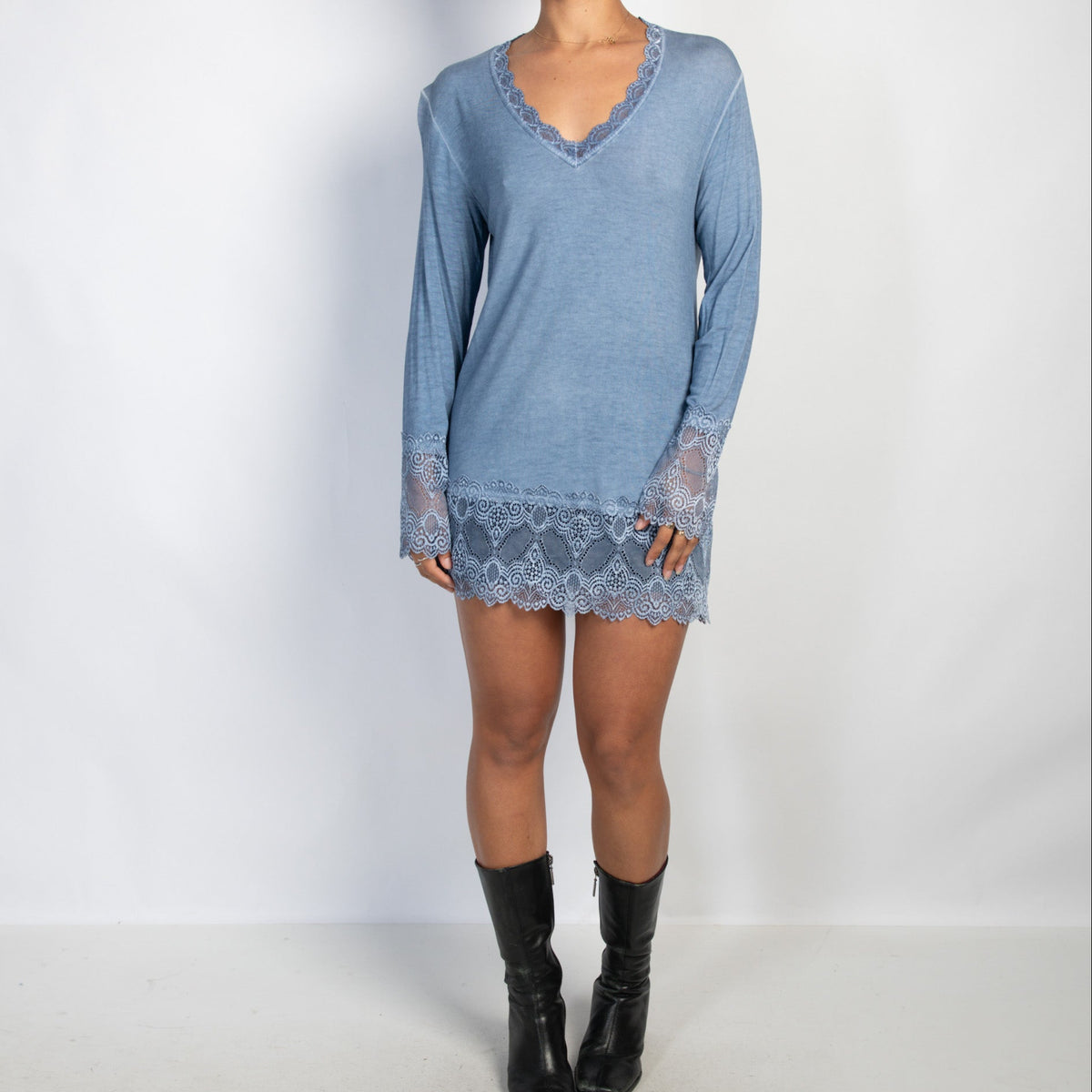 LACE TRIM LONGLINE TOP