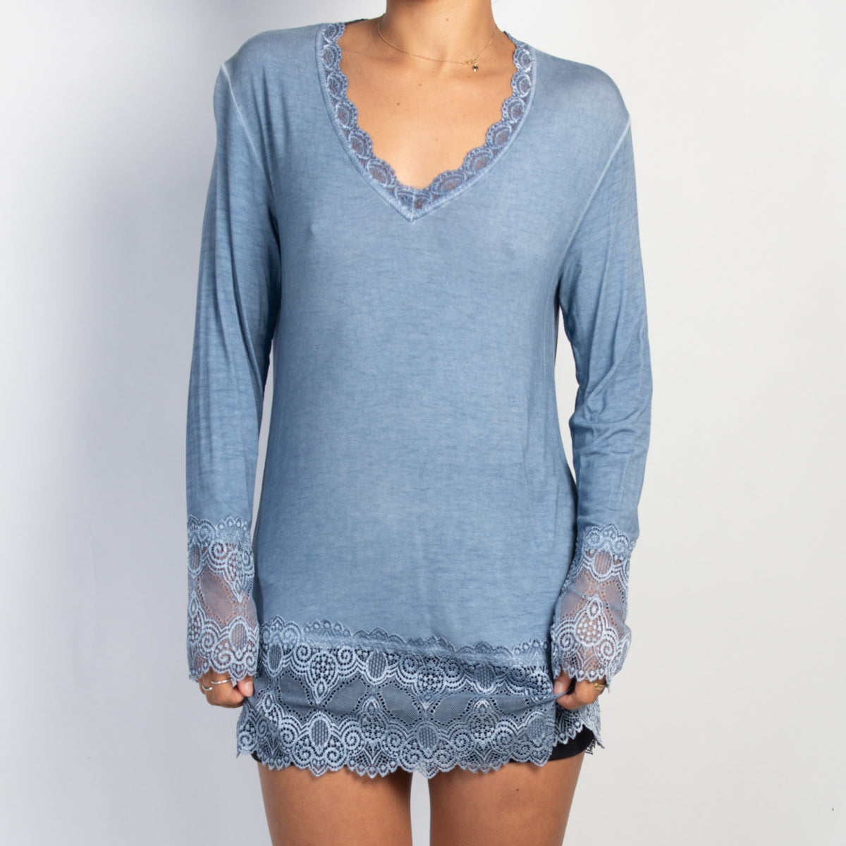 LACE TRIM LONGLINE TOP