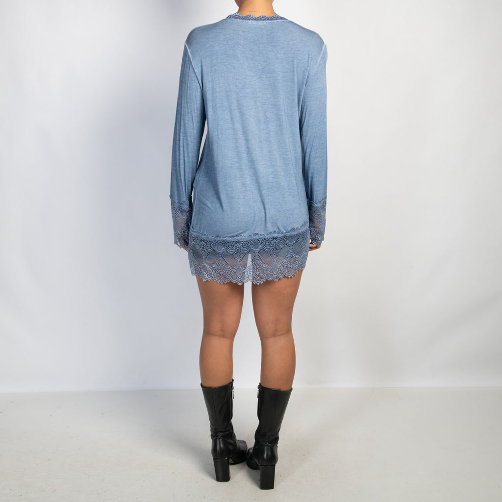 LACE TRIM LONGLINE TOP