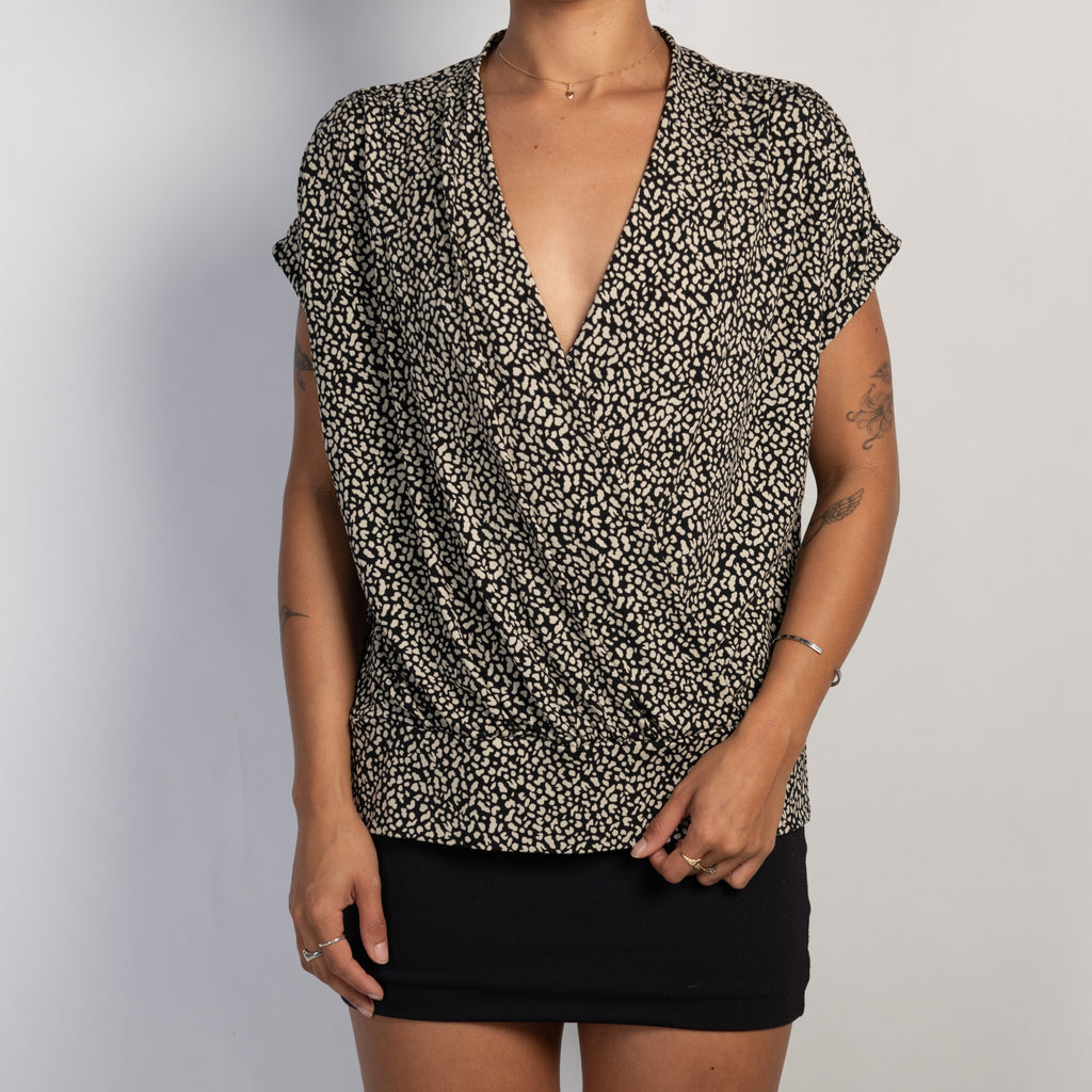 PATTERN CROSSOVER BLOUSE