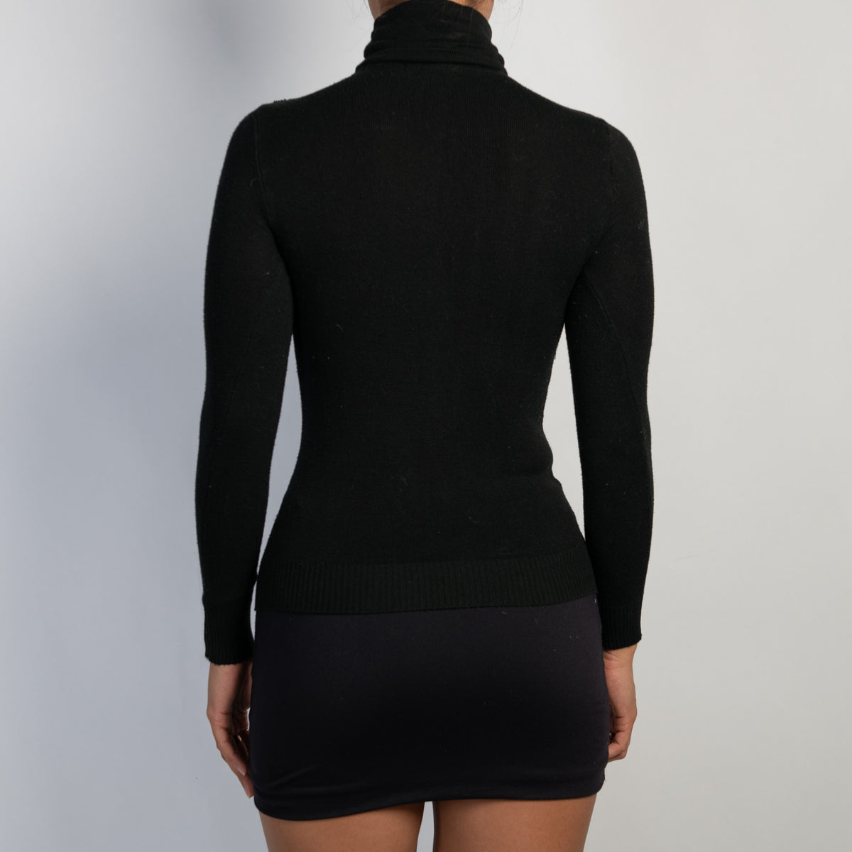 BLACK TURTLENECK TOP