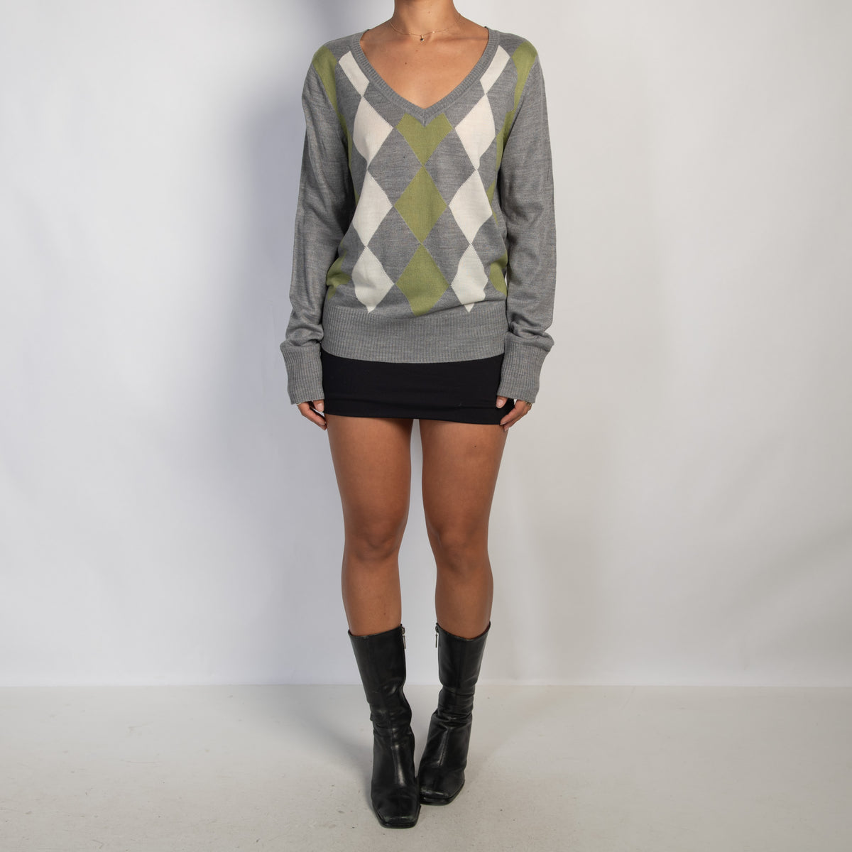 GREY ARGYLE KNIT TOP
