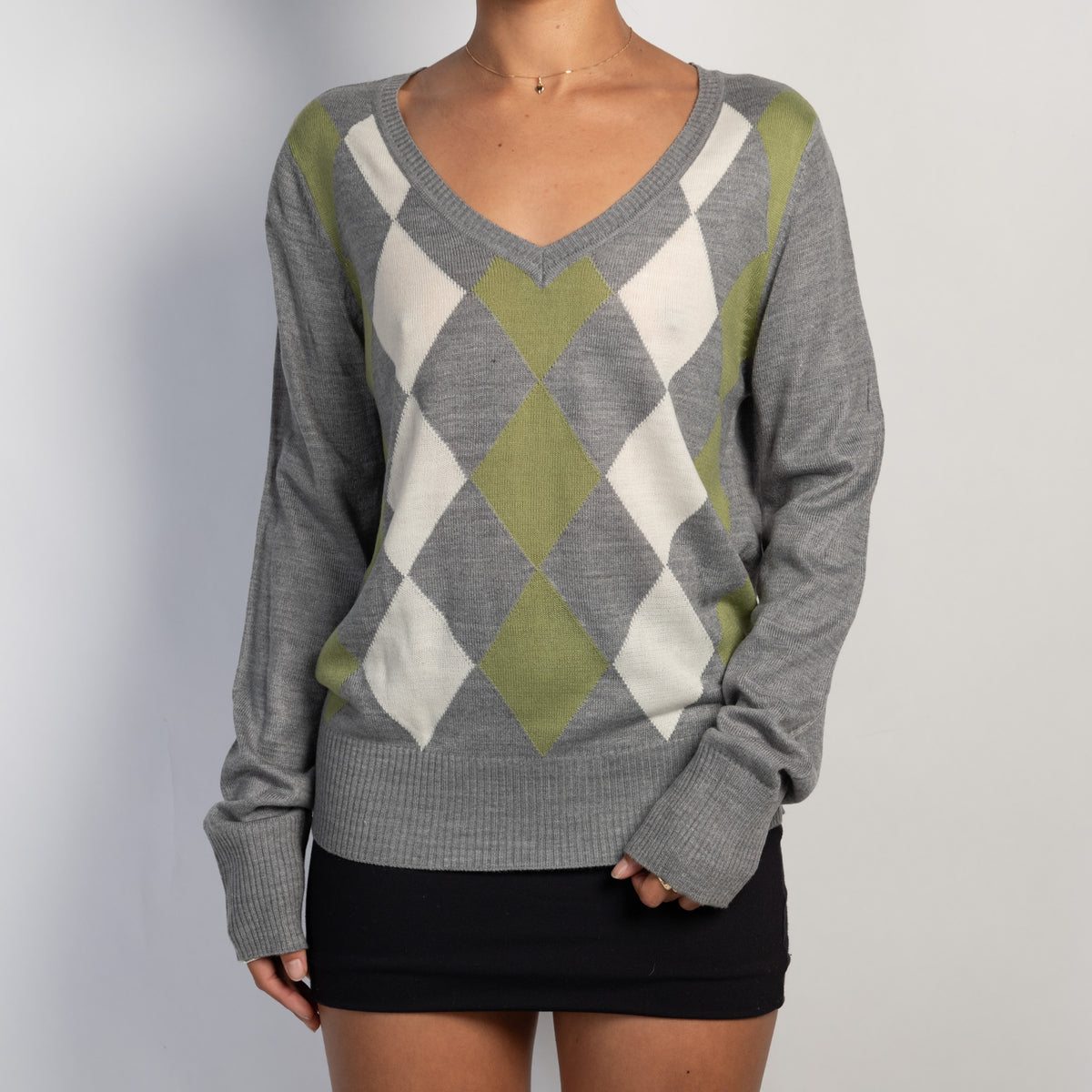 GREY ARGYLE KNIT TOP