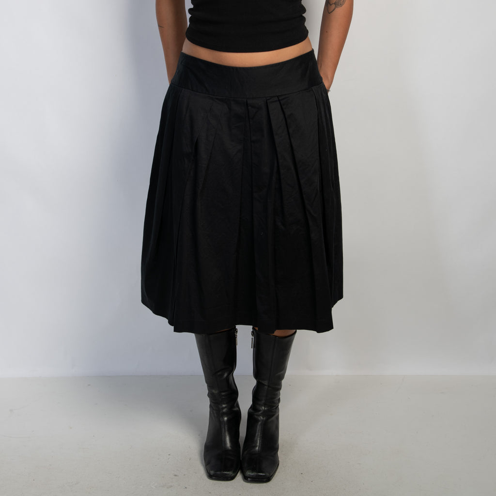 BLACK MIDI SKIRT
