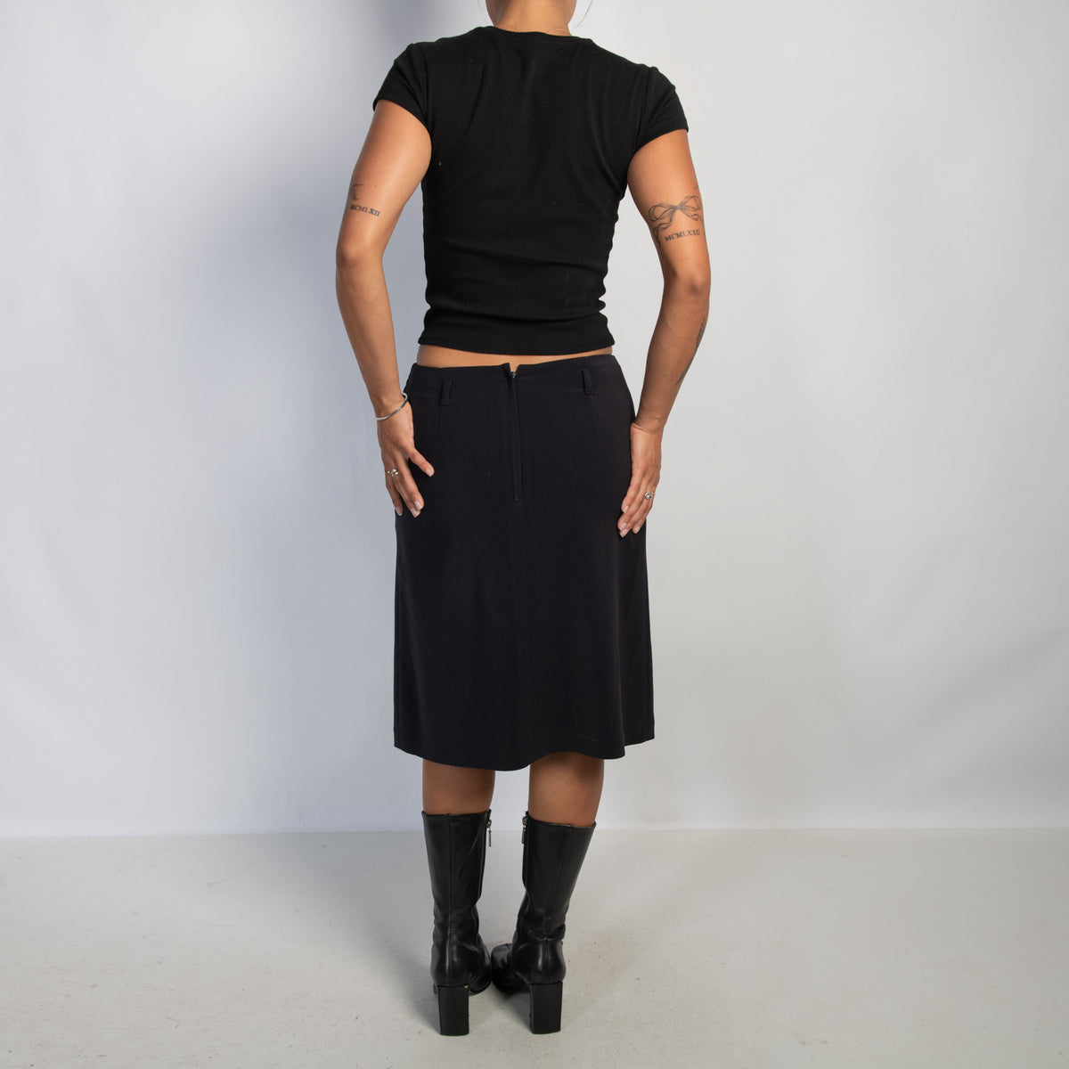 BLACK MIDI SKIRT