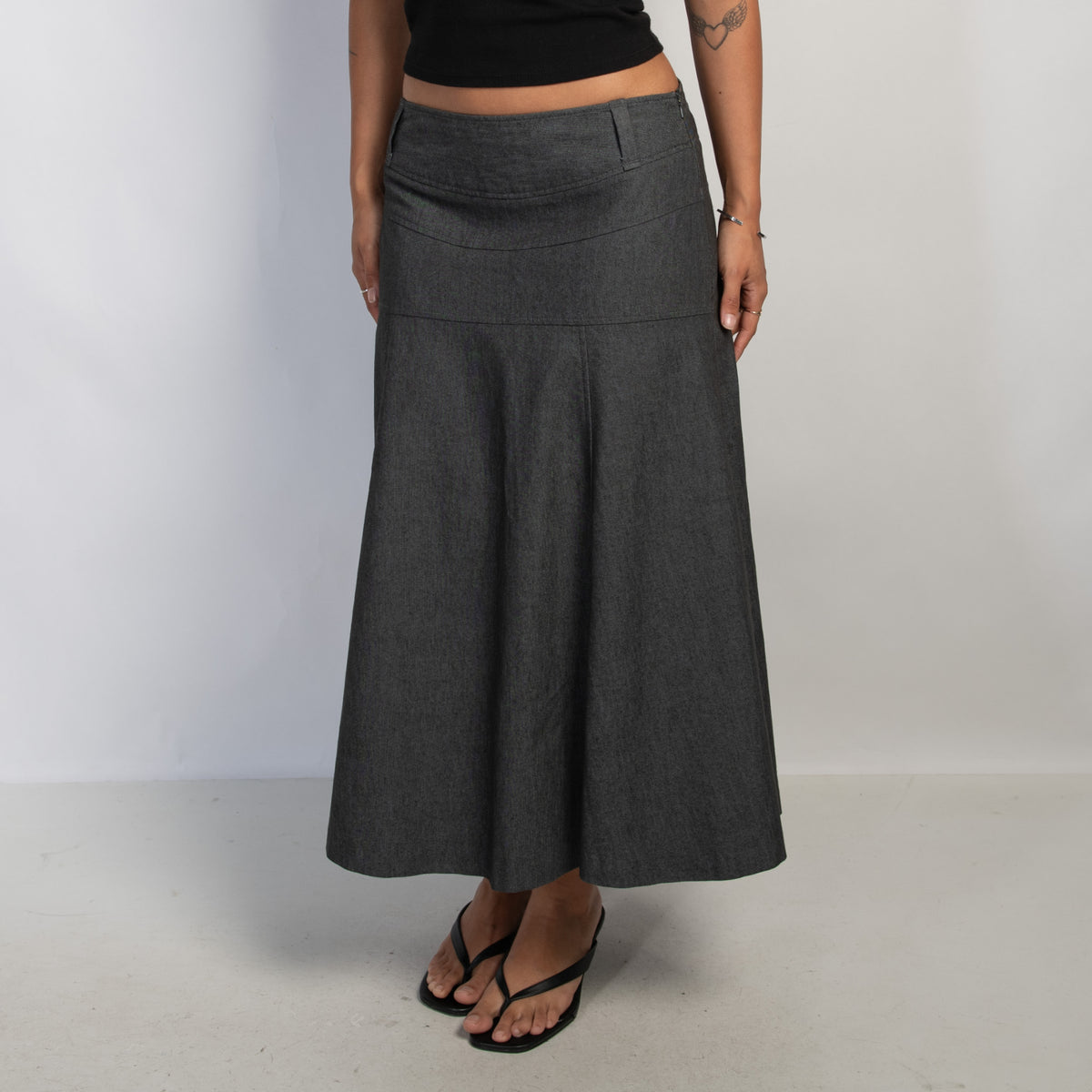 NAVY MIDI SKIRT