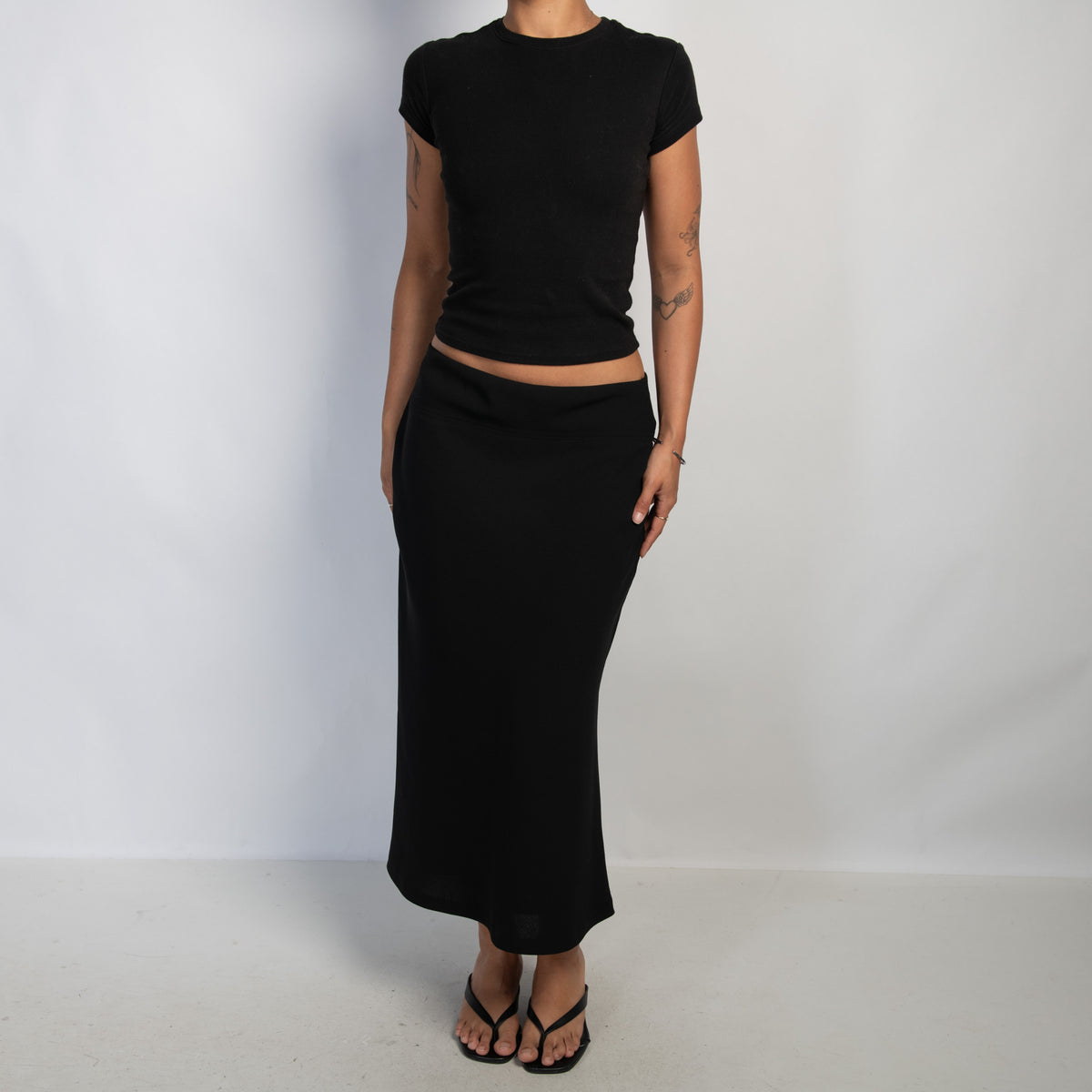 BLACK MIDI SKIRT