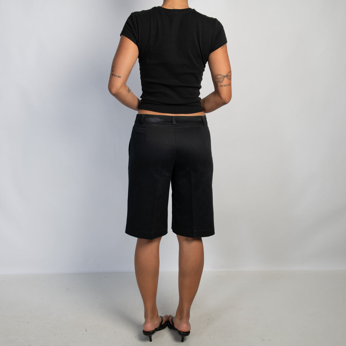 BLACK LONGLINE SHORTS