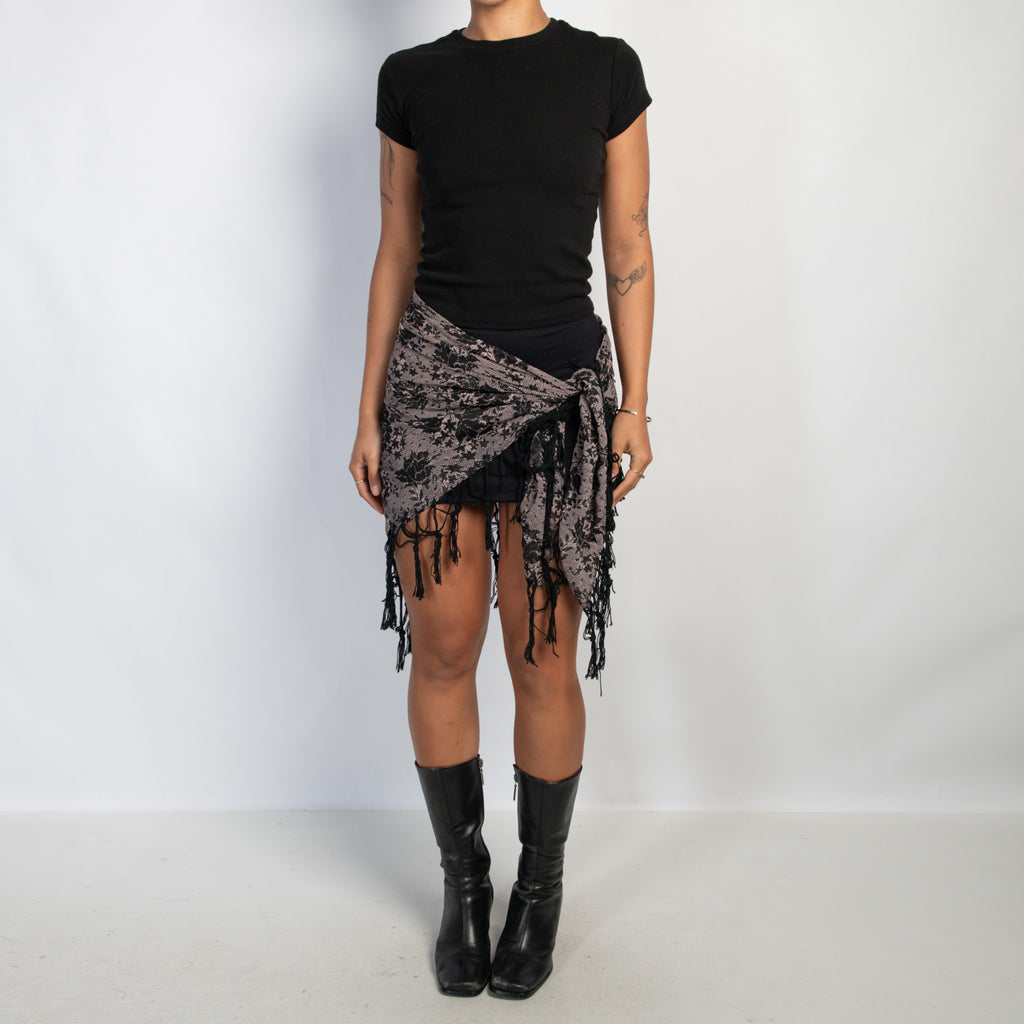 LACE PATTERN SQUARE SCARF