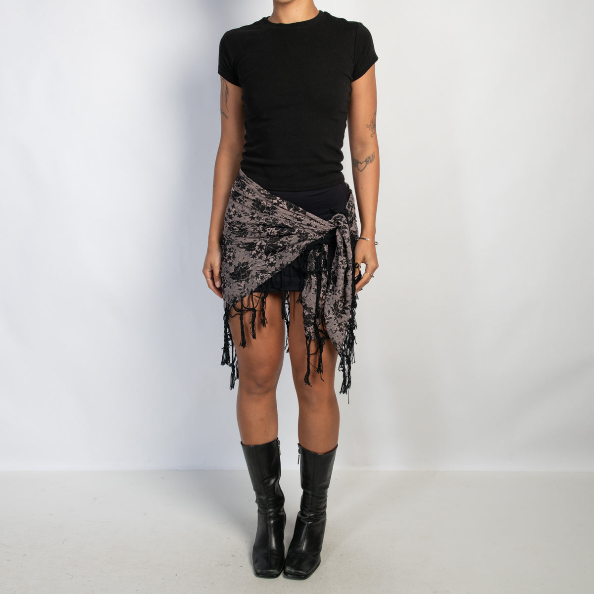 LACE PATTERN SQUARE SCARF