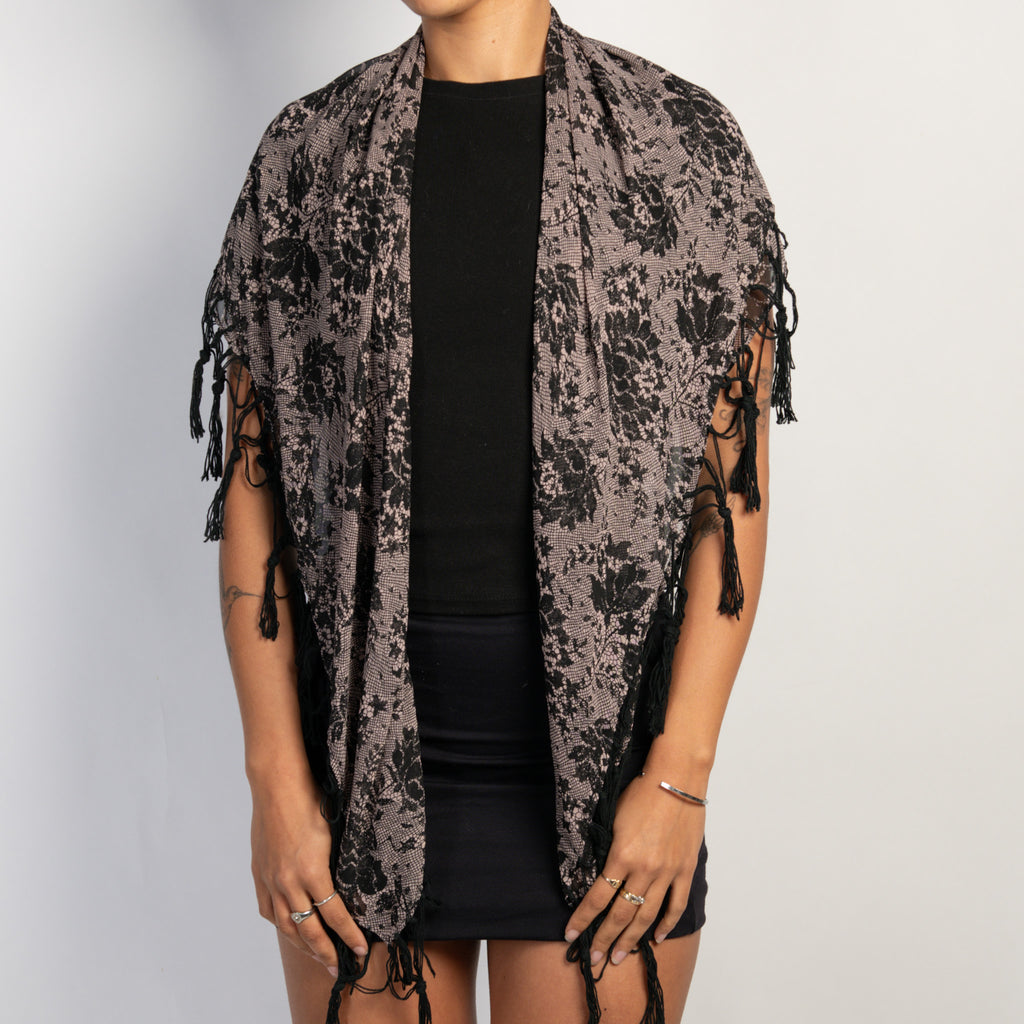LACE PATTERN SQUARE SCARF