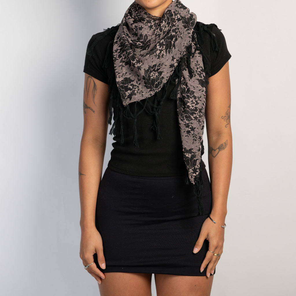 LACE PATTERN SQUARE SCARF