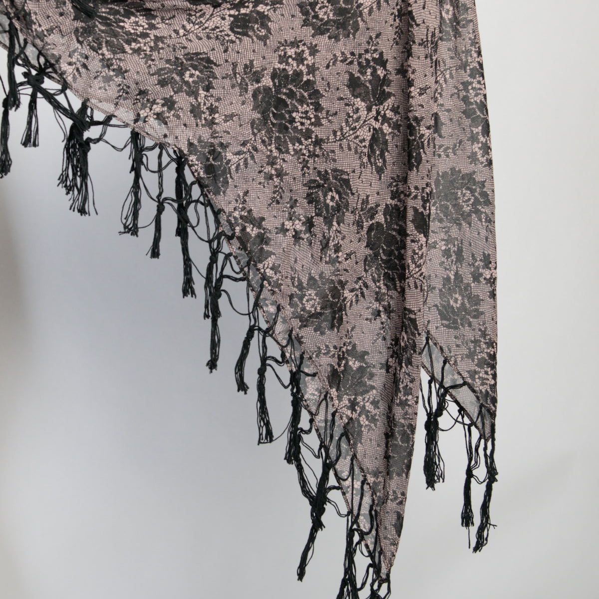 LACE PATTERN SQUARE SCARF