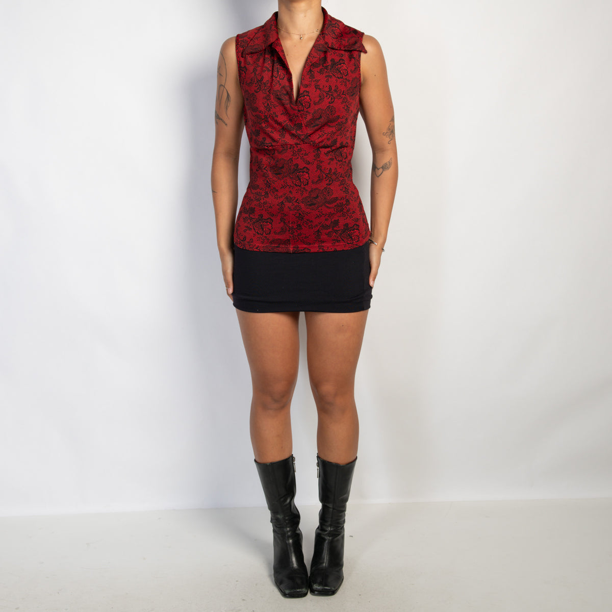 RED SLEEVELESS BLOUSE