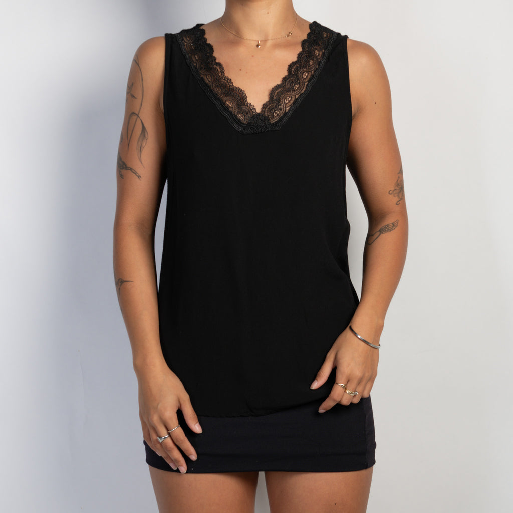BLACK LACE TRIM TOP