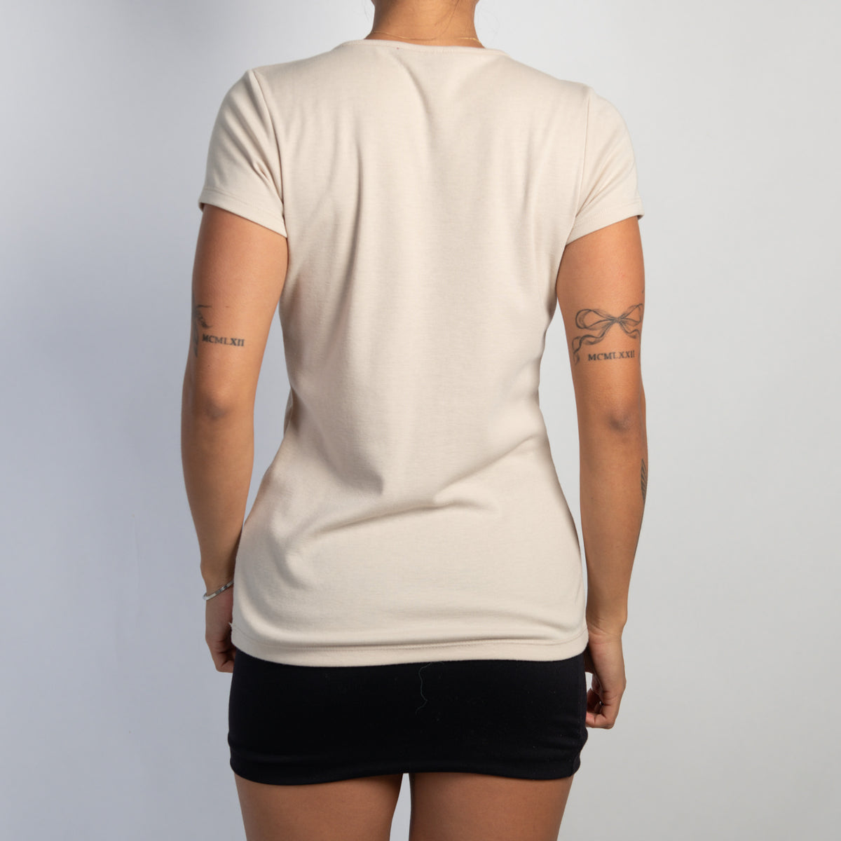 BEIGE LACE BUTTON TEE