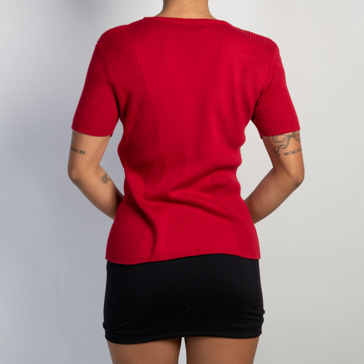 RED KNIT TEE