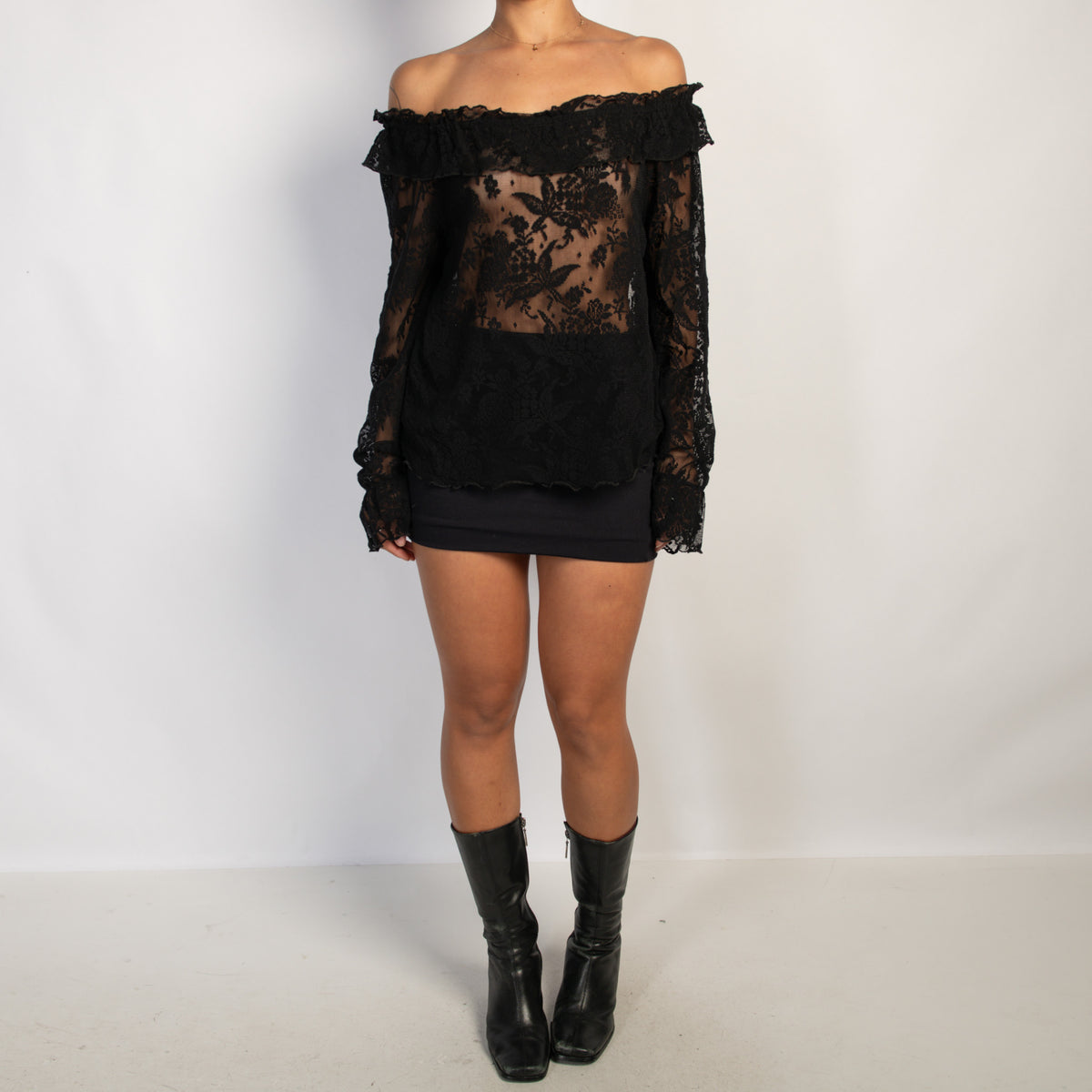 BLACK LACE LONG SLEEVE TOP