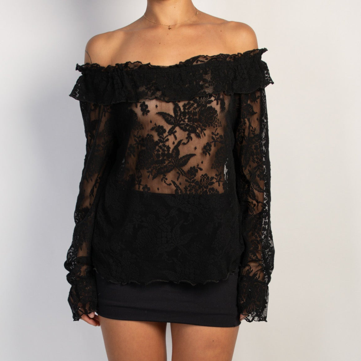 BLACK LACE LONG SLEEVE TOP