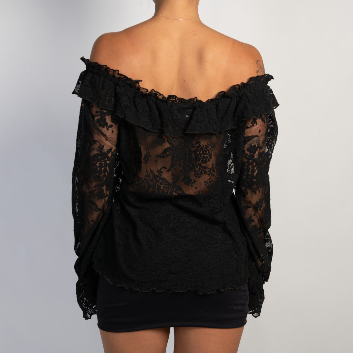 BLACK LACE LONG SLEEVE TOP