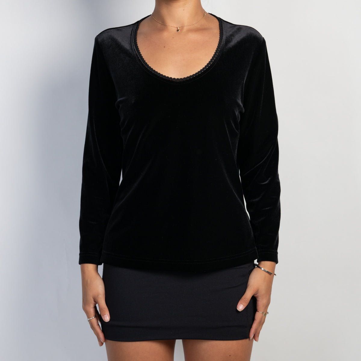 BLACK VELOUR TOP