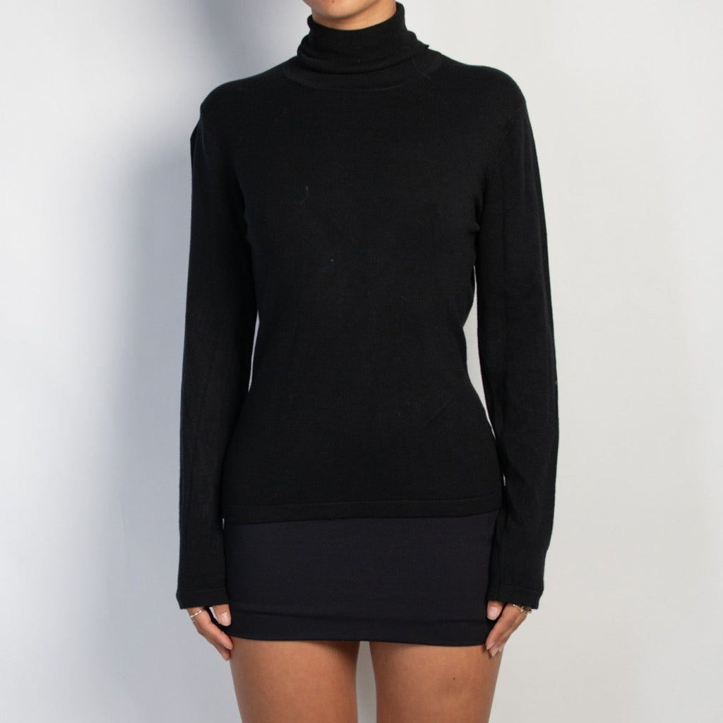 BLACK TURTLENECK TOP
