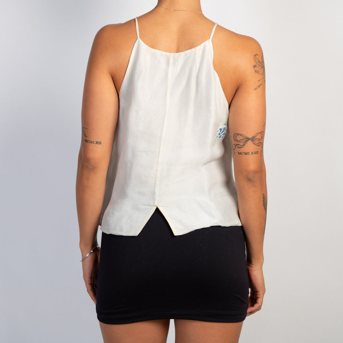 FLORAL EMBROIDERED TOP