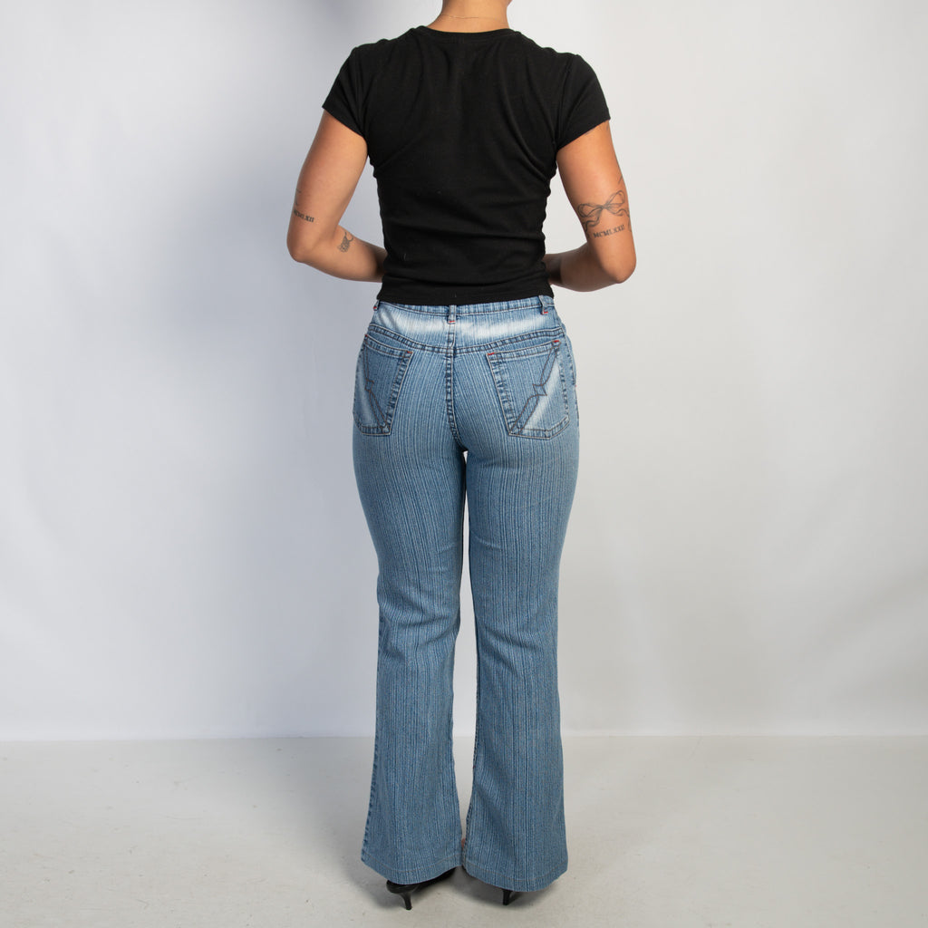 RED DETAIL BOOTCUT JEANS