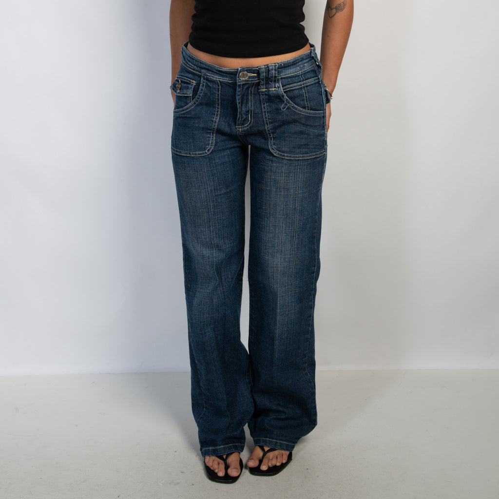MID WASH BOOTCUT JEANS
