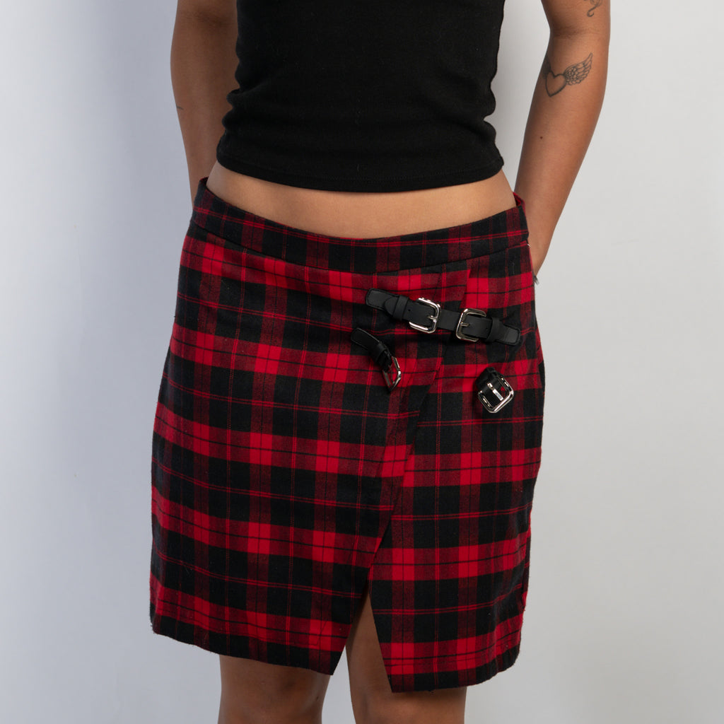 RED PLAID BUCKLE SKIRT