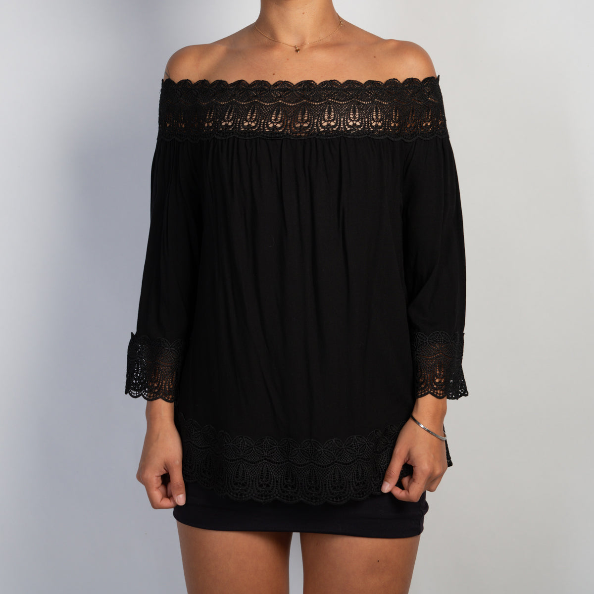 OFF THE SHOULDER TOP
