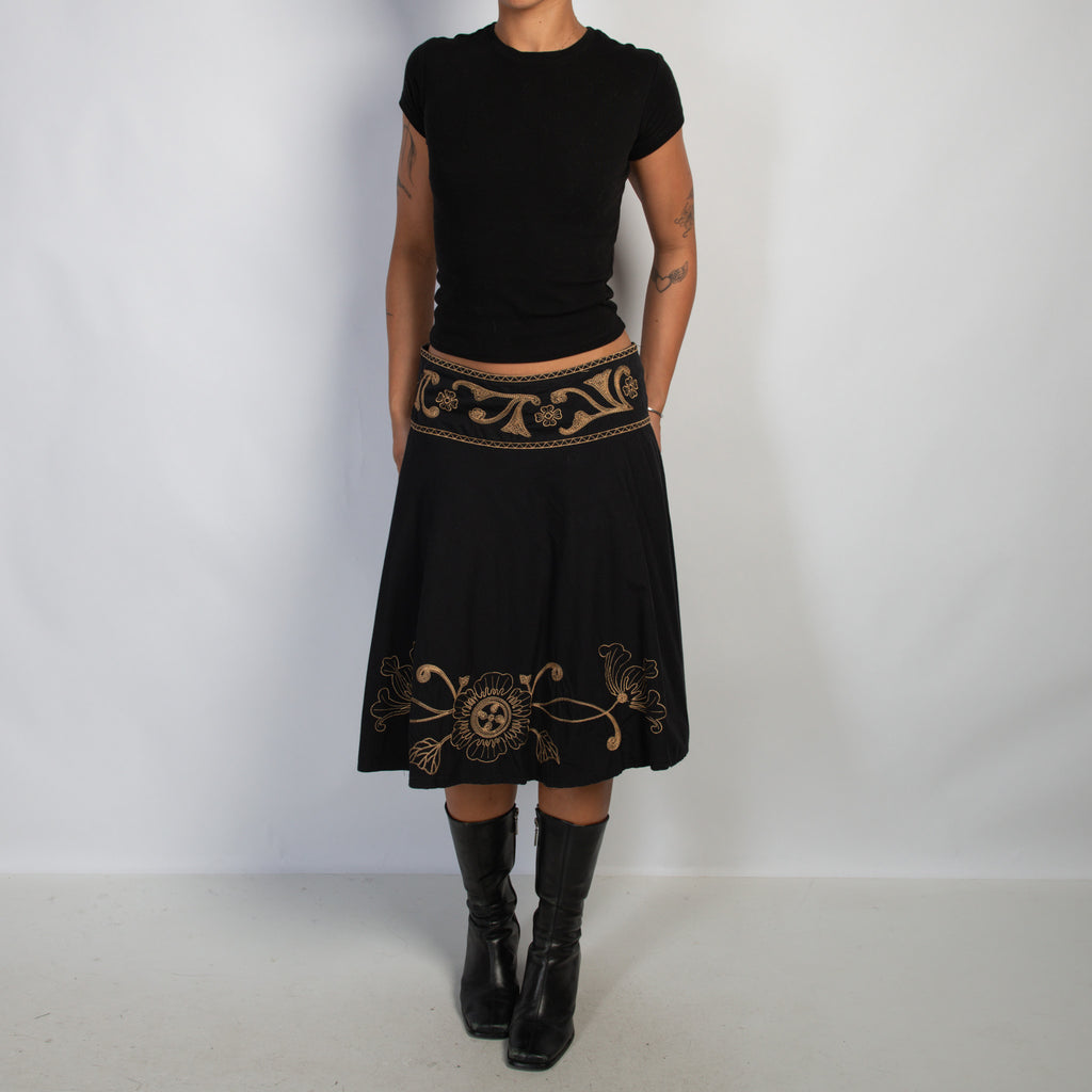 BLACK EMBROIDERED SKIRT
