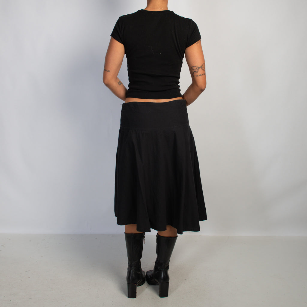 BLACK EMBROIDERED SKIRT