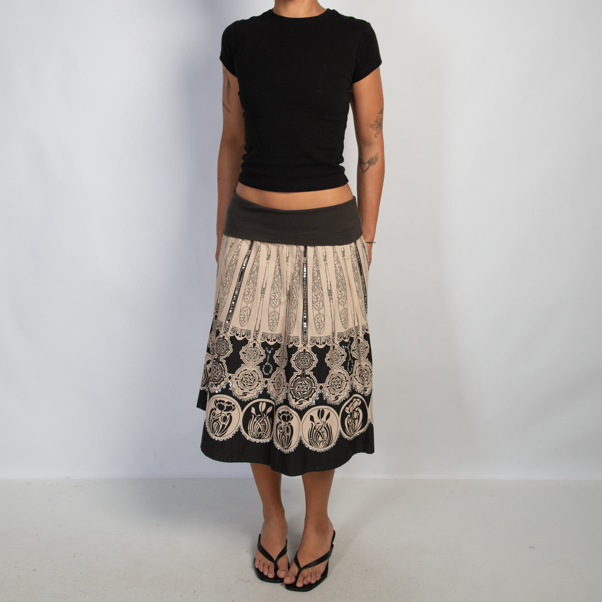 PATTERN MIDI SKIRT