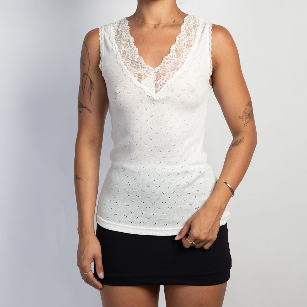 WHITE POINTELLE TANK TOP
