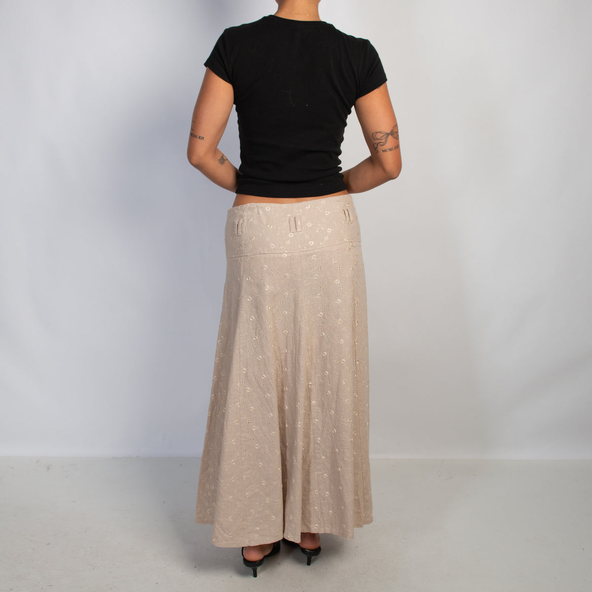 BEIGE EMBROIDERED SKIRT