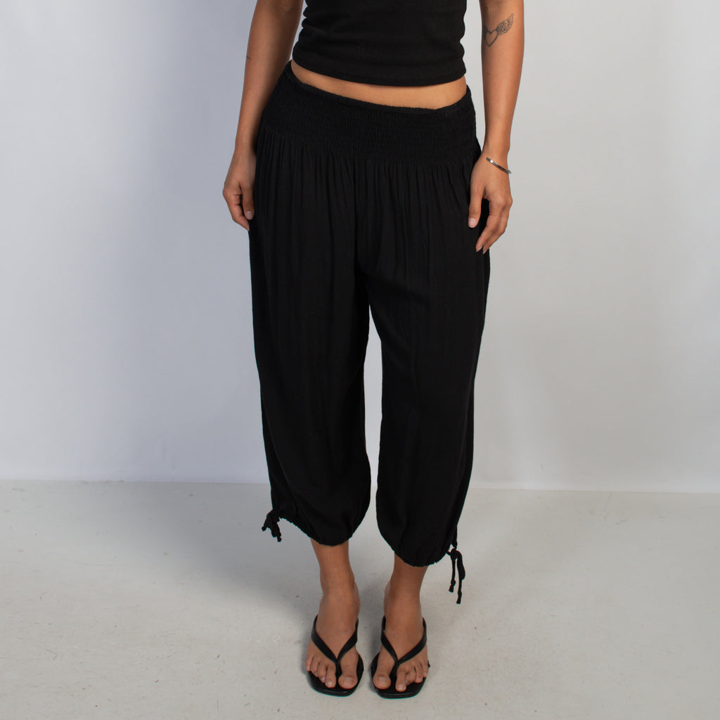 BLACK CROP HAREM PANTS