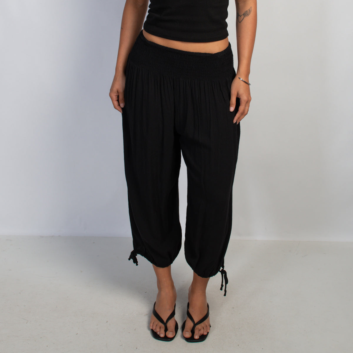 BLACK CROP HAREM PANTS