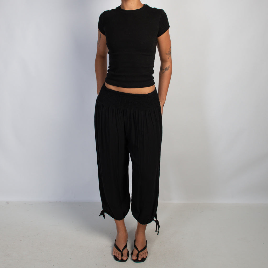 BLACK CROP HAREM PANTS