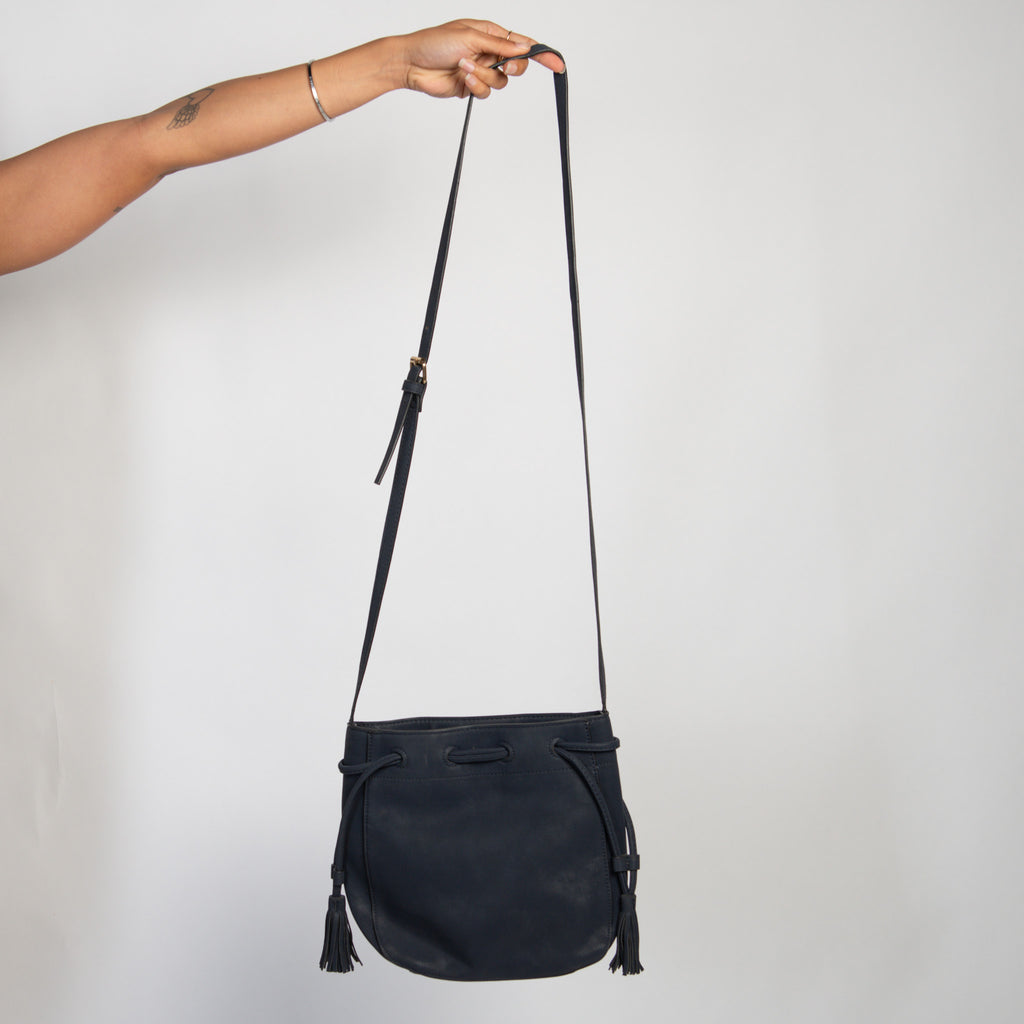 NAVY CROSS BODY BAG
