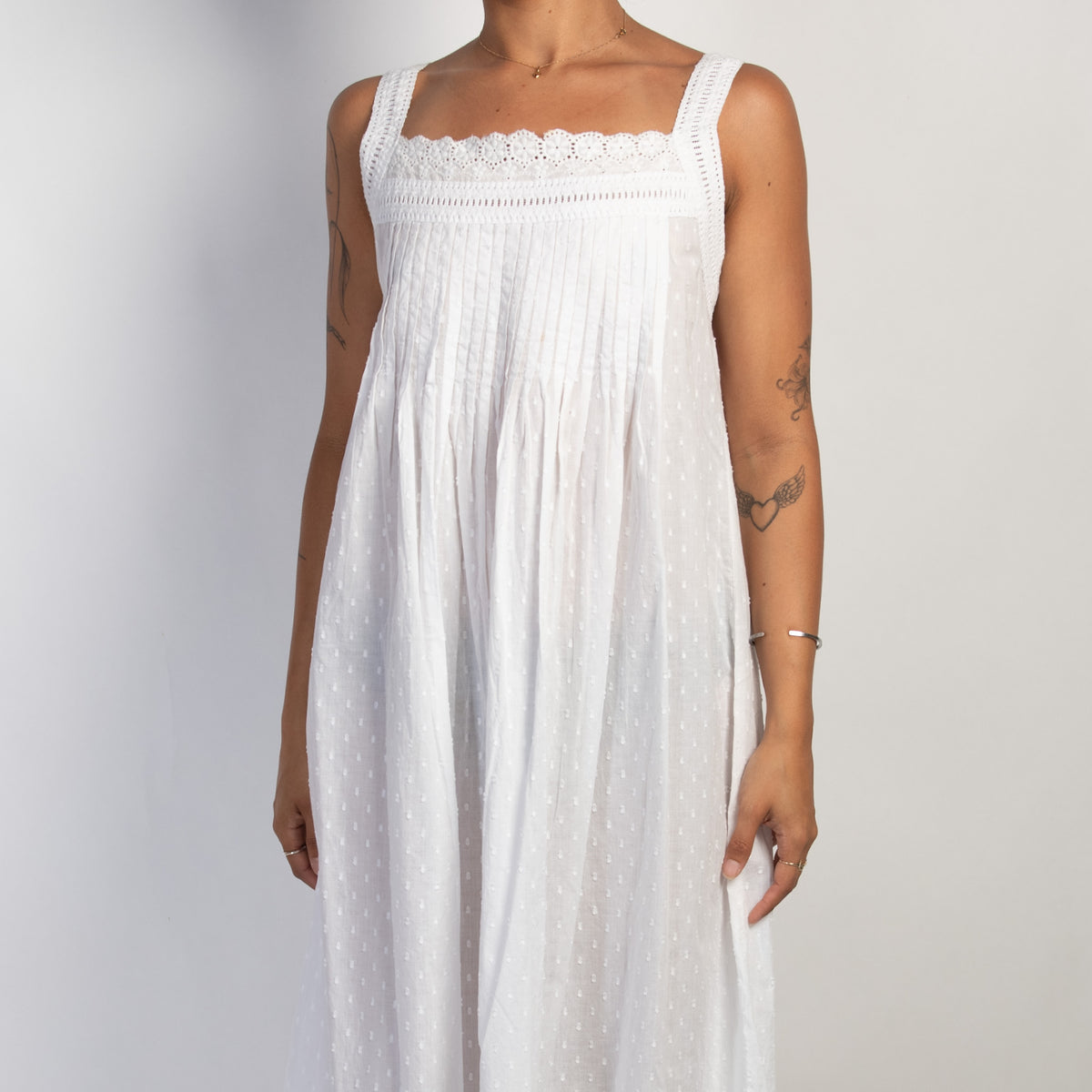 WHITE COTTON NIGHTGOWN