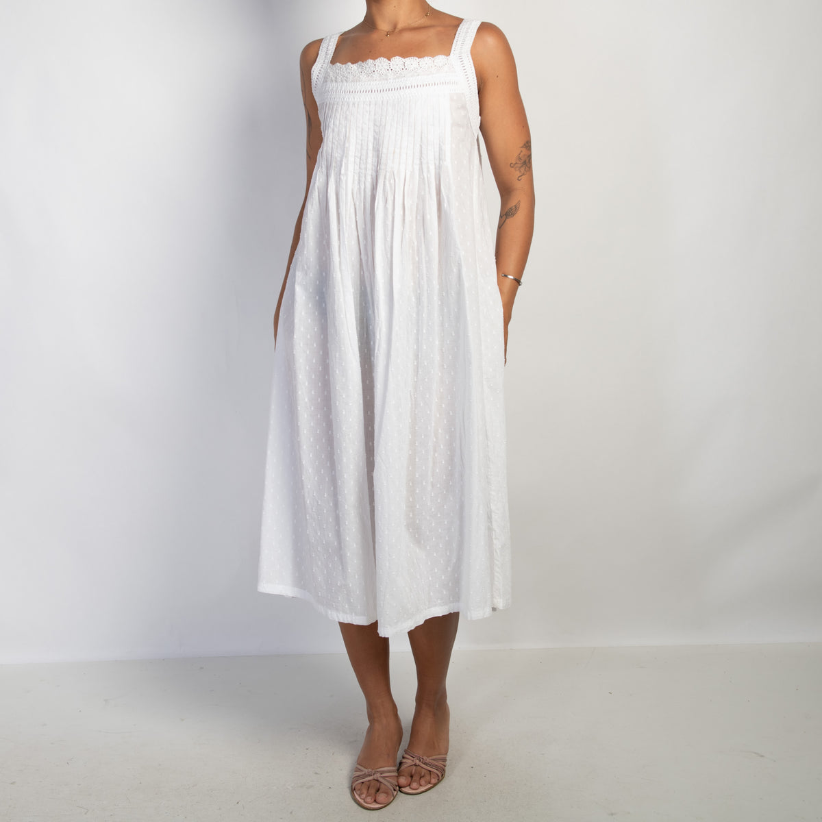 WHITE COTTON NIGHTGOWN