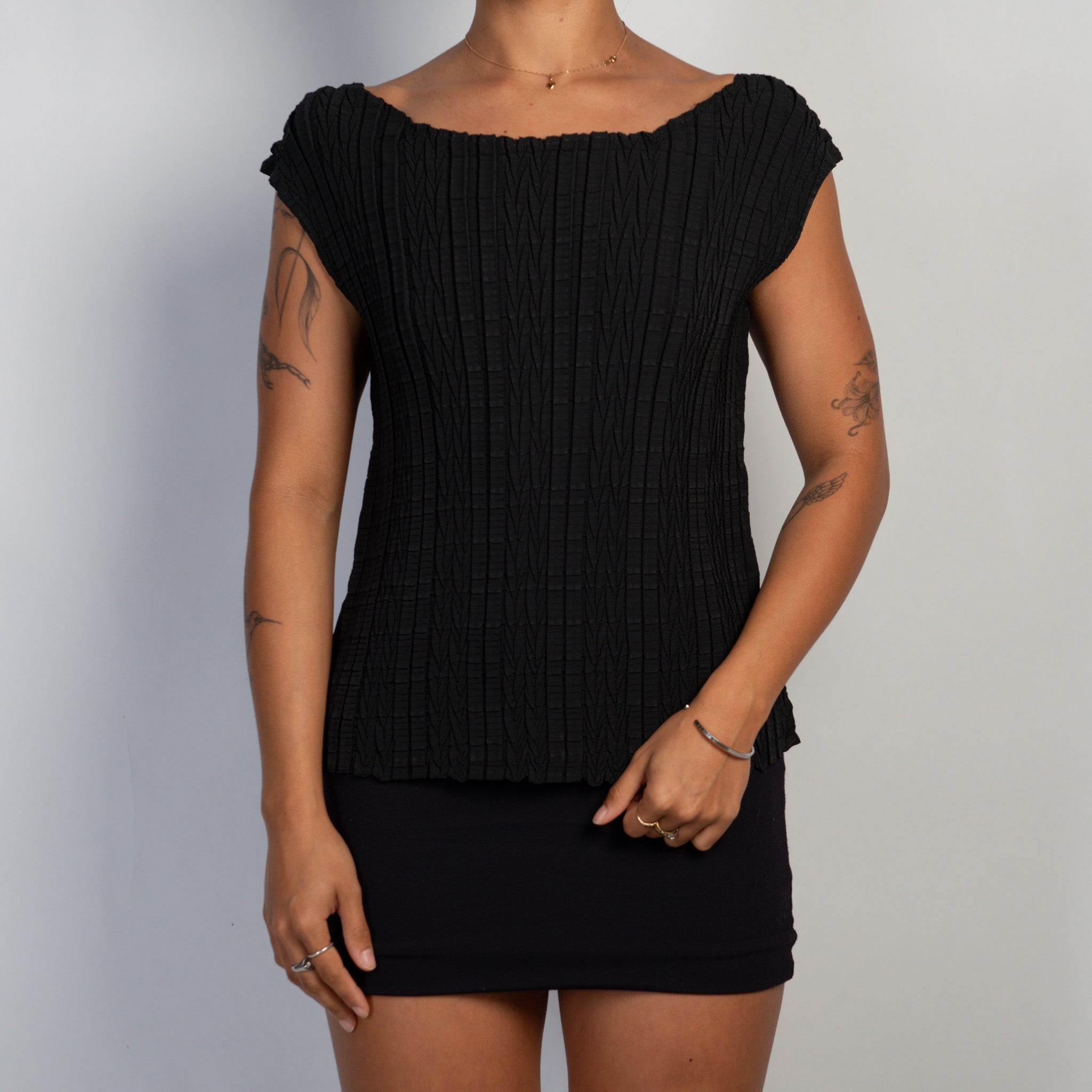 BLACK TEXTURED TOP